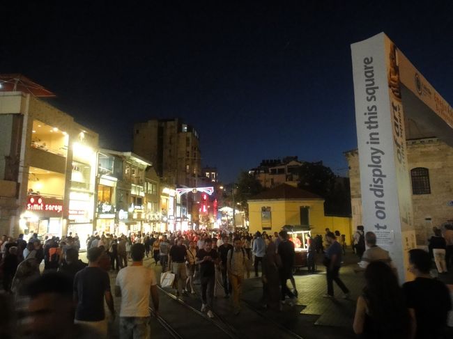 しかし相変わらずこの街はすごい人の数である。