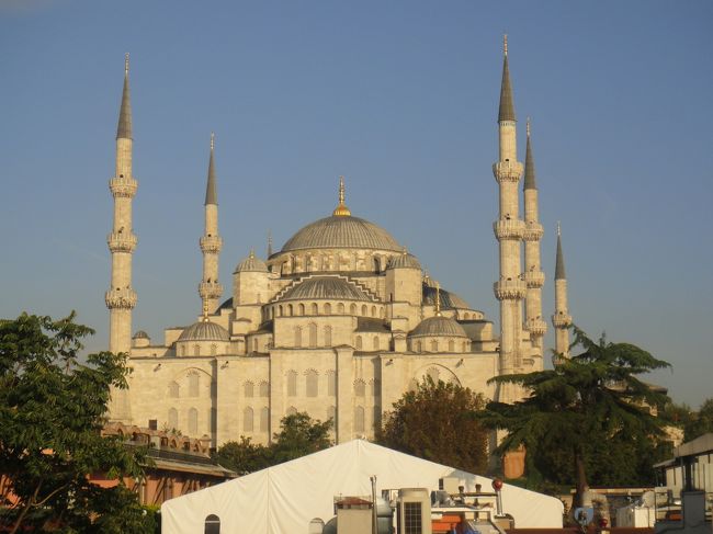 続いてブルーモスクへ行く。<br />