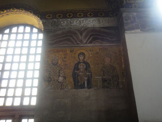 これもモザイク。近づいてよーく見てみた。