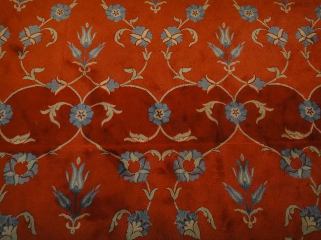 ブルーモスクの絨毯。何の花だろ。チューリップとかかな？