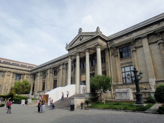 考古学博物館。まぁ、エジプトのそれには大分劣るが、ミュージアムパスで入れたので入場した。さらっと見学。