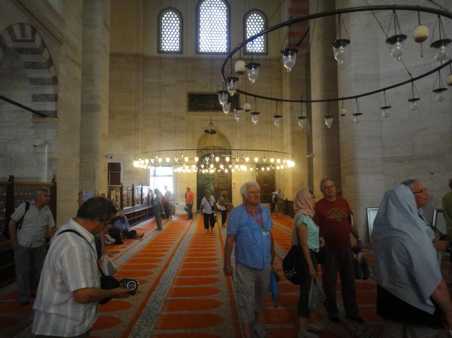 ブルーモスクが文字通りブルーならこちらは淡いパステル調の色彩と言った感じだろうか。