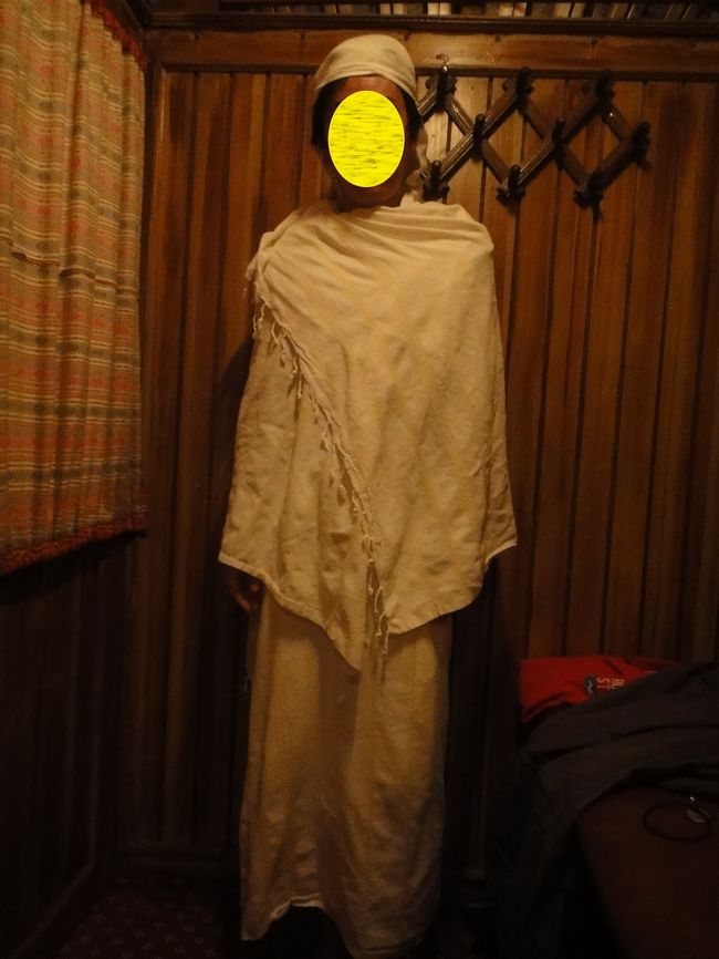 頭のタオルは巻いてくれて、出てくるとこんな感じ。着替えて身支度整えて終了。ドライヤーはあったな。確かにスッキリ・サッパリはしたのだが、これで１人３５ユーロは高い！完全に観光客向け価格であった。日本の地元のスパ施設の方がはるかに安いではないか！オプショナルツアーに参加したと思う事にした。