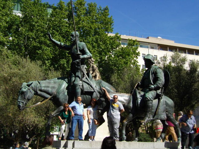 スペイン広場のドン・キホーテとサンチョ・パンサの像