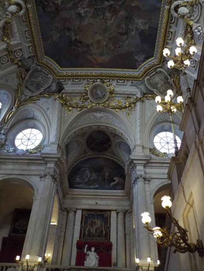 マドリード王宮入口付近