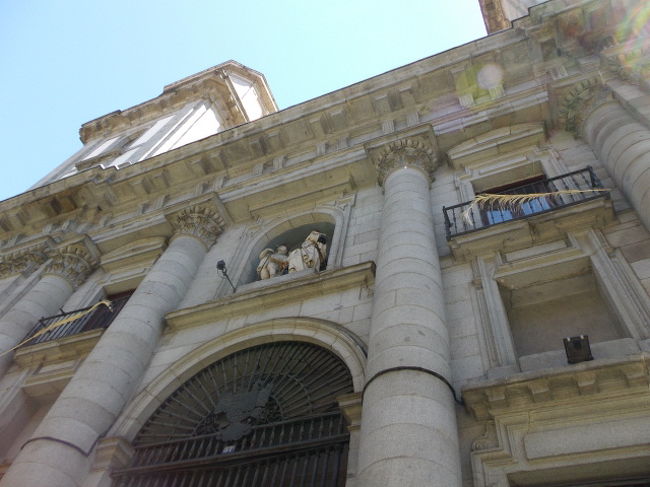 聖フランシスコ・ザビエルを祀るスペイン初のイエスズ教会ということだったので、入りたかったのですが、午後の時間でちょうどしまっていました。