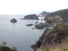 伊豆半島の先端・石廊崎方面から　ひたすら西海岸の道路を北上します！

この周辺は岩礁だらけで、大小のゴツゴツとした島が点在しています！