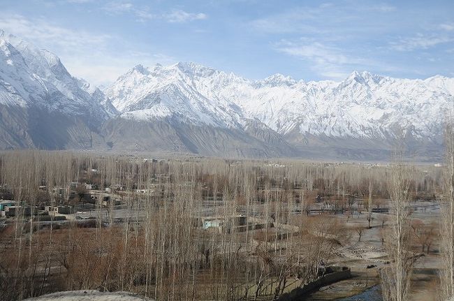 スカルドはこの通り真冬。。<br /><br />スカルドに来た目的は、宮本輝小説の映画『草原の椅子』のロケ地を見ること。