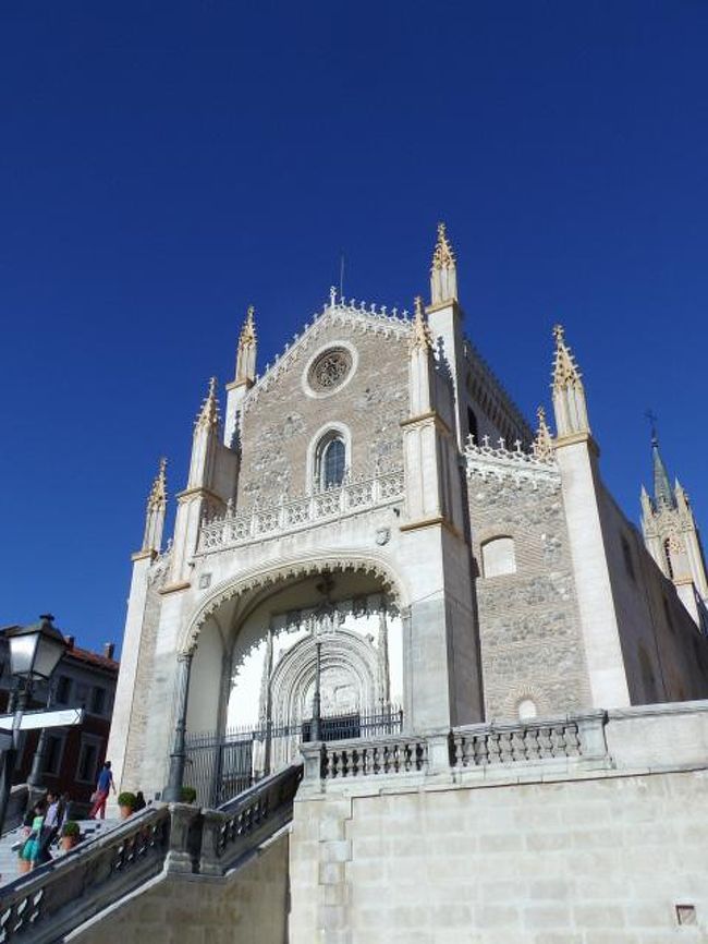 プラド美術館入口<br />ここを上ってところにチケット売り場がありました。<br />残念ながら、写真は撮れません。