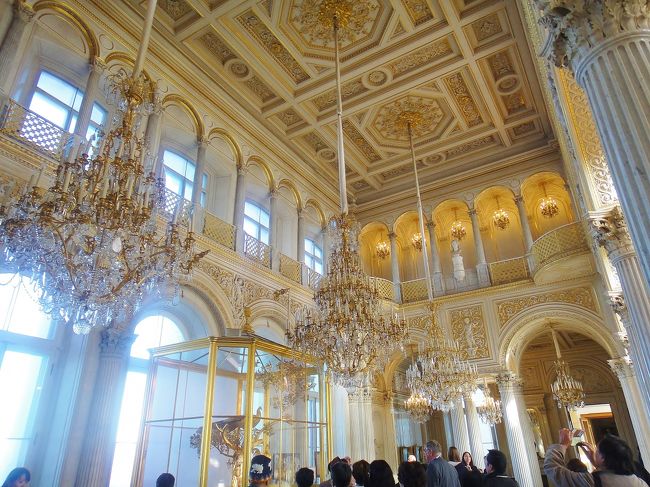 パヴィリオンの間。<br />エカテリーナ２世の愛人が暮らしていた部屋で愛人から贈られたクジャクの時計が必見らしい。