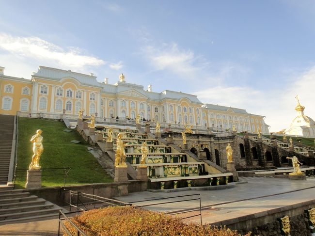 が、ここはやはり庭園の方が有名である。<br />噴水が出ていればさぞ美しかったであろうに。