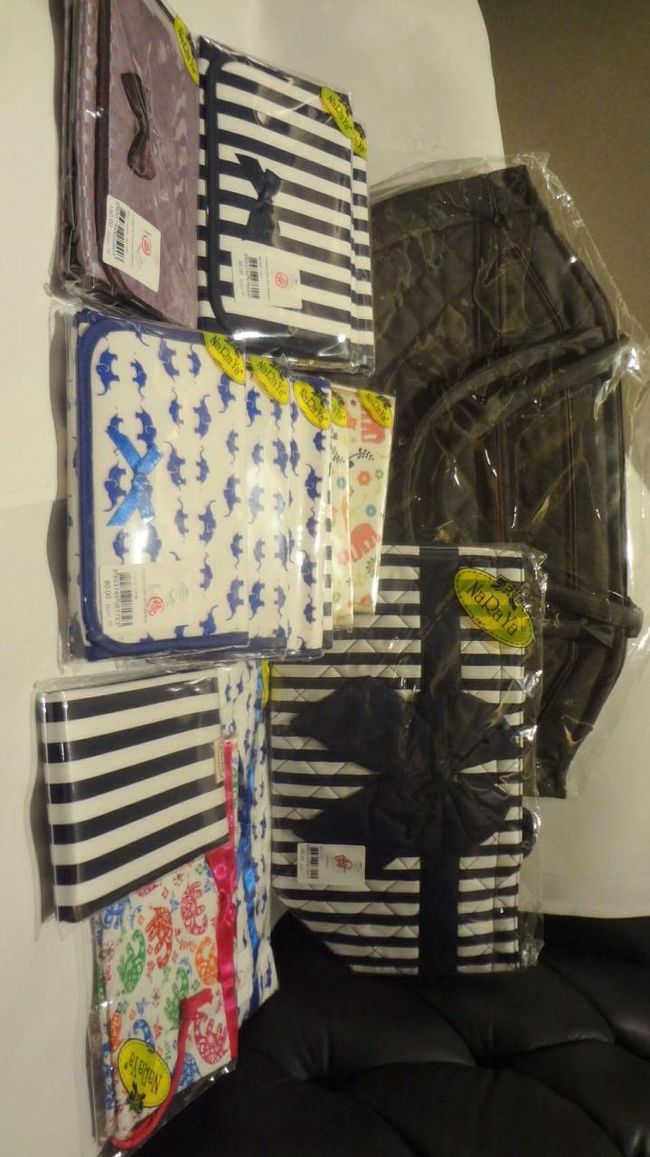 そのあとプロームポン駅の近くのナラヤに行き、お土産大人買い。安かったですよ。15点購入で1910バーツでした。<br />その後、エンポリウムのフードコートで食事をして、本日終了。