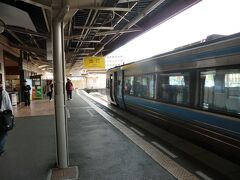 定刻より10分弱遅れて宇和島に到着しました。
南予を代表する駅ですがのんびりした雰囲気は以前と変わりません。