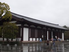 さて、歩いて興福寺へ。
先に国宝館に行きます。

この国宝館

すっごくよかったですーーーー！！！！！！！！
学芸員さんに、釈迦如来と阿弥陀如来の違いを聞いたら丁寧に教えてくださいました。
また、どこで見分けるのかも丁寧に教えていただきました。
阿弥陀如来さんは死んだときに迎えに来てくれるそうですよ。
そして、一番違うのが指の形だそうです。
ちなみに薬師如来さんは薬壺をもっていますね。

そして、ここでかわいかったのが餓鬼っていうの？邪鬼っていうの？
知識不足で申し訳ないですが、いつも仁王門で阿吽さんたちに踏みつけられている人たちですね。
この方たちがかわいい像があって、ポストカード買おうか悩んだくらい！
ほんとにかわいかったんですよ！
踏みつけられないで、１人立ちしてました。
ほんとかわいい！お値段もそんなに高くないしおすすめです。
