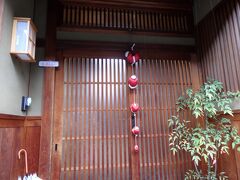 つづいての奈良町。
興福寺からのほうがわかりやすかったです。


っていっても、ならまちをすこしだけぶらぶらして、そのまま商店街に行きました。
月曜から夜更かしでも紹介されたというさつまあげ？かまぼこやさんに寄って購入し、普通のファミレスに行っておひるごはんっていうｗ

さつまあげおいしかったです。