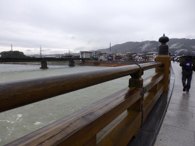 13：30くらいの電車に乗って奈良から京都へ。<br /><br />まずは宇治におります。<br />方向間違えてちがうほうにいってしまうというミス。