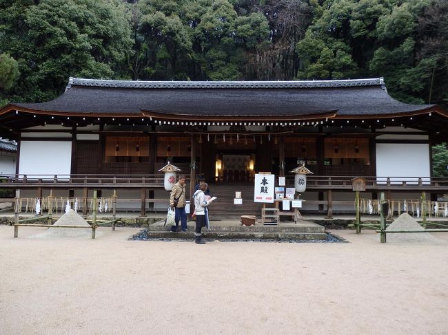 ２つの砂の山は「清め砂」だそうです。