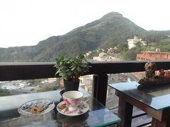 軽便路にある涵館282号に着くと、許さんが入れたてのちょっと甘いコーヒーと手作りクッキーで迎えてくれました。美味しい〜心遣いがとても嬉しい〜。