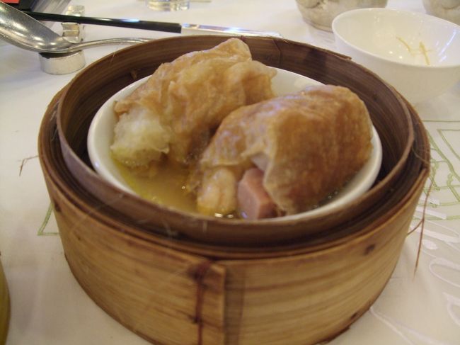 湯葉巻き（鶏手羽、ソーセージ、野菜など具だくさん）