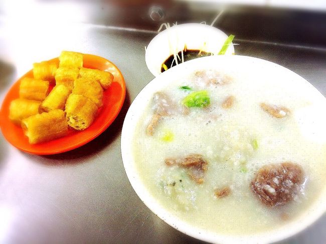 2泊3日と言ってもちゃんと遊べるのは1日だけのこの日程。眠いけど、無理やり起きて朝食。お粥。生記粥品千専家にて。実は香港で食べた中で一番美味しかったかも。日本で美味しい中華粥になかなか会えないし。帰ってきてから横浜中華街でお粥専門店に行ってみたけど、ここのお粥には全然敵わない。