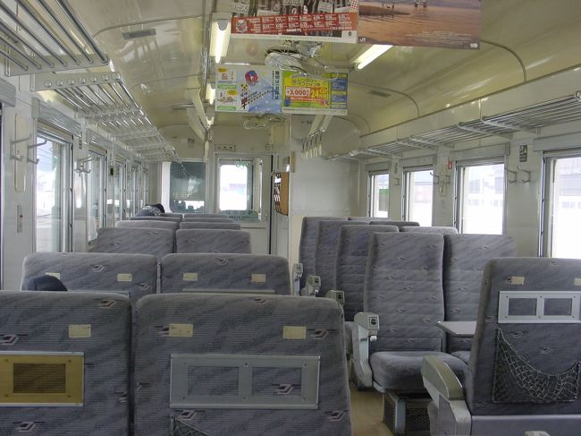 お客はほとんど乗っていません。ちょつと豪華かな