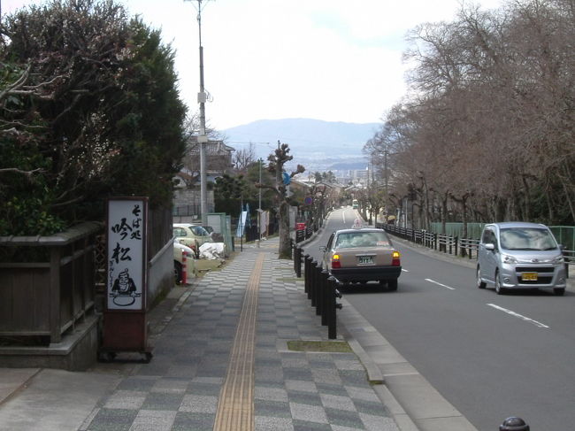 高畑町<br /><br />この道を下って行きます。