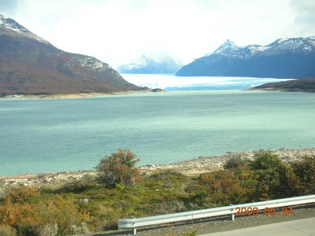 到着後、観光案内所の前からタクシーをチャーターして氷河観光へ。