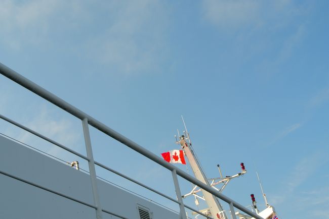 とんでもなく大きなフェリーですが（これが普通なのか？）<br /><br />ロクな写真がありません。<br /><br />大きさ全然伝わらない。