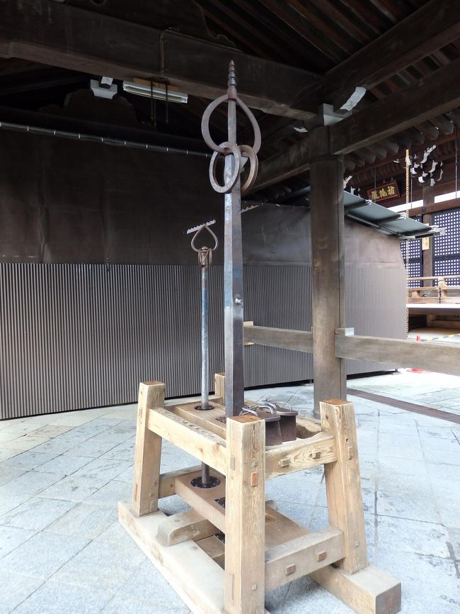 弁慶の錫杖と鉄下駄。<br /><br />鉄下駄を男の人が撫でると「地に足がつく」とのことで浮気をしなくなるとか？<br />ほんとかなー<br /><br />そして、腕試しとして錫杖をもちあげてみてもいいかもしれないですね。