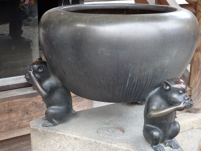 みざるいわざるきかざる。<br />