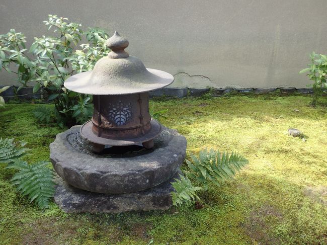 造営に関しては、徳川家康がお金を出してくれたとのことです。<br />皮肉なものですね