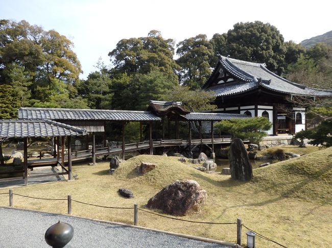 つながっている階段は臥龍廊というそうです。