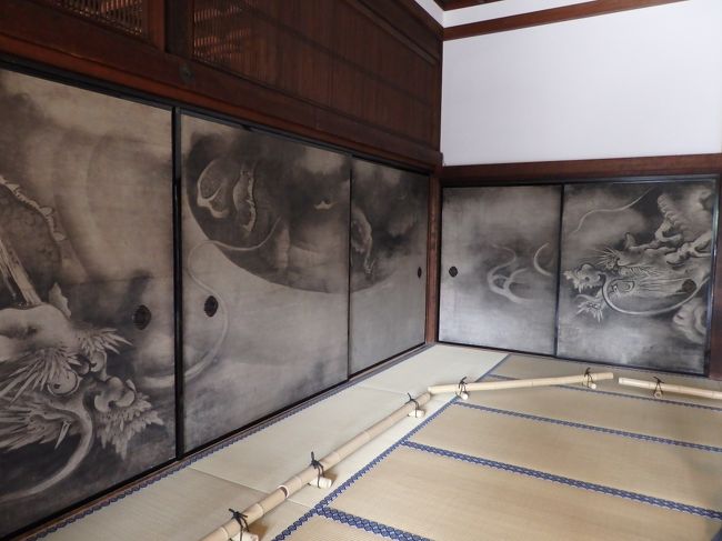 雲龍図。<br />これもデジタル複製ですね。<br />キャノンだったかな？どこかと提携して、現在残っているものをそのままデジタル複製をしているとのことです。<br />なので、汚れとか、すれとかもそのままやっているとのことです。