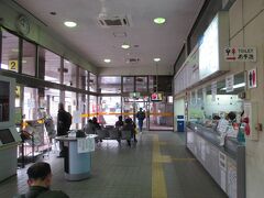 鳥取駅バスターミナル
ループ麒麟獅子バスで鳥取市内観光に出発です。
1日乗車カード(乗り放題)／600円を購入しました。
ループ麒麟獅子バスのみのチケットですが
1回の乗車が300円ですので2回以上乗れば元が取れます。