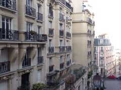 10号線、12号線でLamarck - Caulaincourt駅へ。サクレクール寺院目指して坂や階段を登る！きつい！下るイメージでわざとこの駅にしたのに;;

途中小さなワイン畑やモンマルトル美術館を通りました。サティが住んでいた家は多分ここらへん…（見つけられず）勾配すごい。