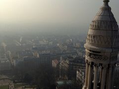 色々声掛けられつつも無視して脇から中へ。ミサが終わったところでしたが結構な混雑ぶり。写真撮影は禁止されてるのできっちり頭に留めておきました。

ようやくここまで来たんだなあ…と思ったらボロ泣きしてしまい、周りに怪訝な顔されて恥ずかしかったです。入り口近くに座ってひと休みしてから、正面左手の階段降りたところの窓口で共通券買って（自販機はクレカ対応）まずは塔へ〜。

靄がかってましたが日差しは暖かくて気持ち良かったです。タイミング良かったのか誰もおらず独り占め状態！椅子っぽいのがあるのでそこでまたゆっくりひと休み。