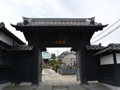 妙円寺です。
門も立派ですが、境内も広いです。
