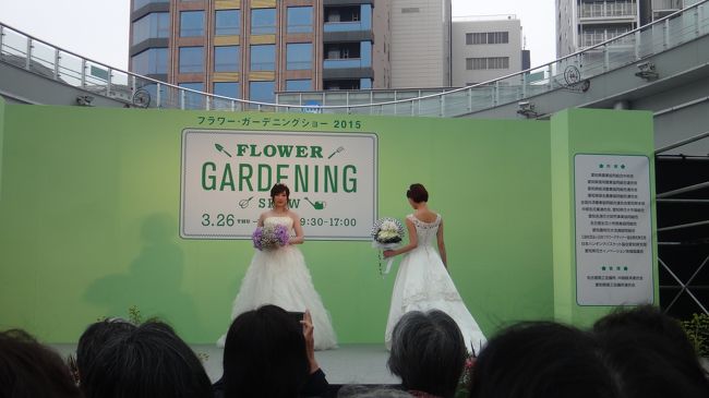 お二人が交代で見せてくれます。