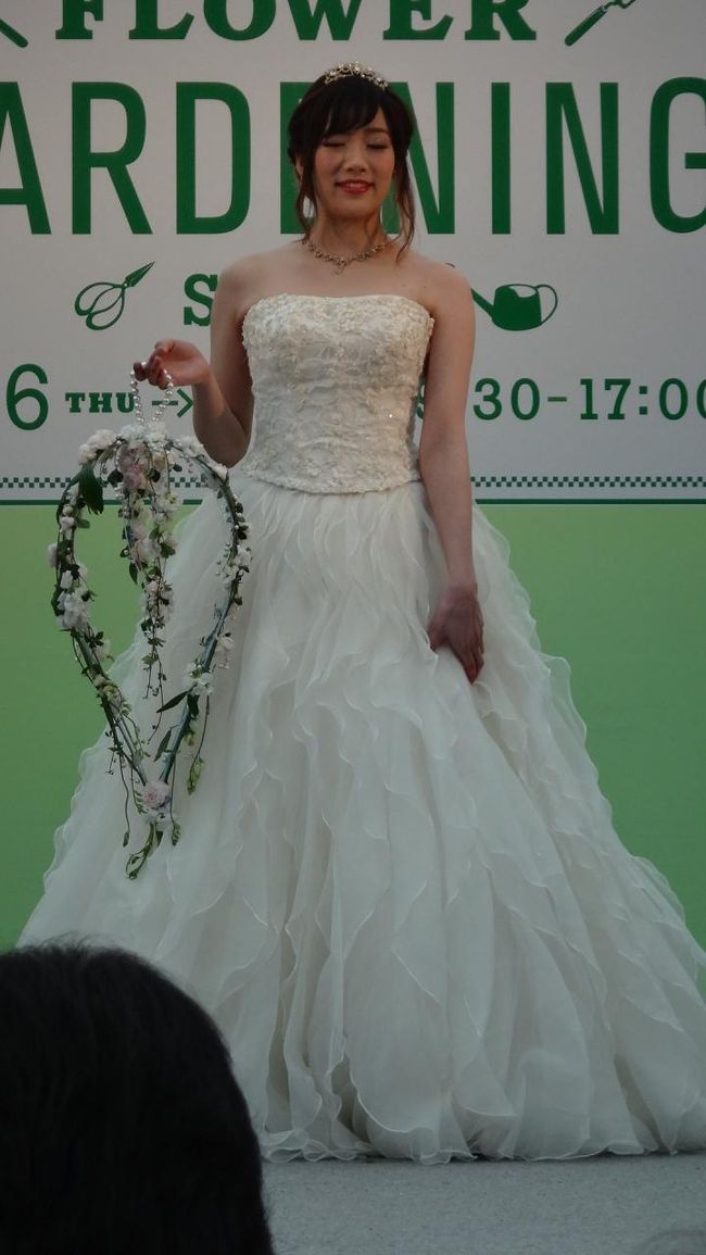 どちらのドレスもステキ。