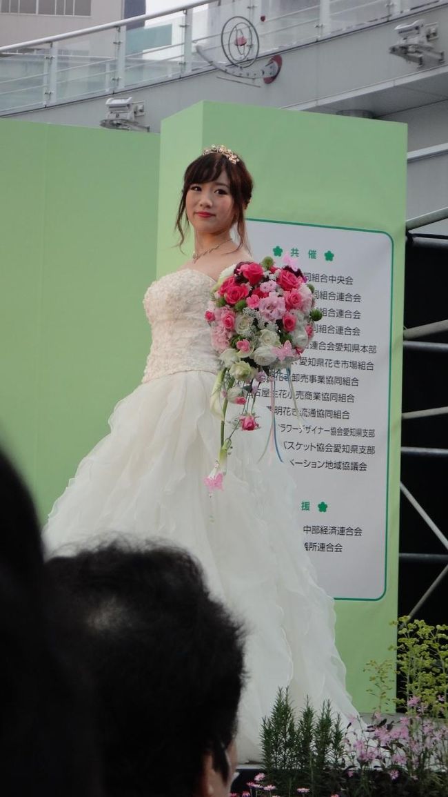 濃い色を上の方にしたと説明