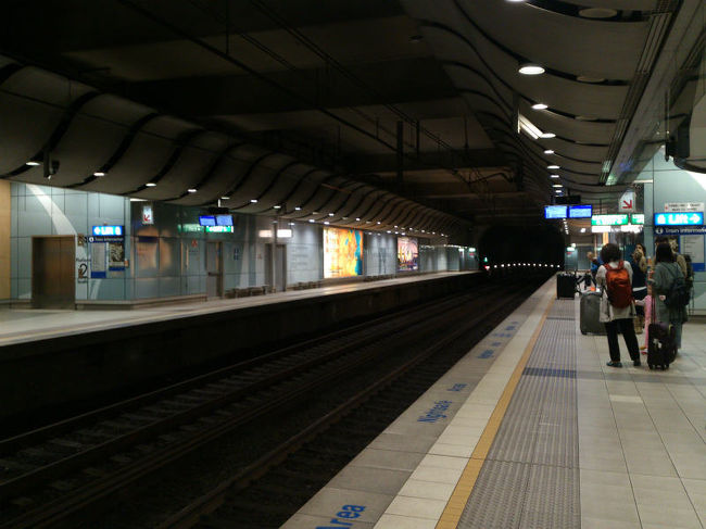 シドニーのホテルは高くて悩んでましたが、セントラル駅の近くを予約したので、早速地下鉄でセントラル駅へ向かいました。