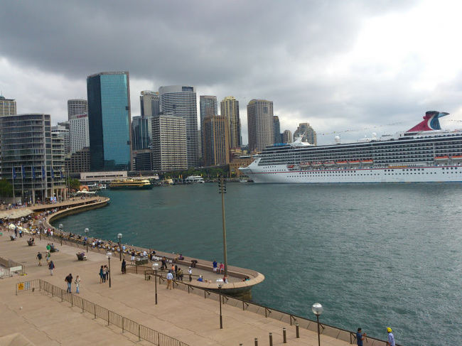 １４万トンを越える豪華客船、クィーン・メリー２がチョウド入港していました。