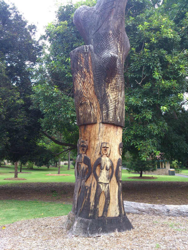 本来ここの住人である”アポロジニ”を記念したモニュメント。