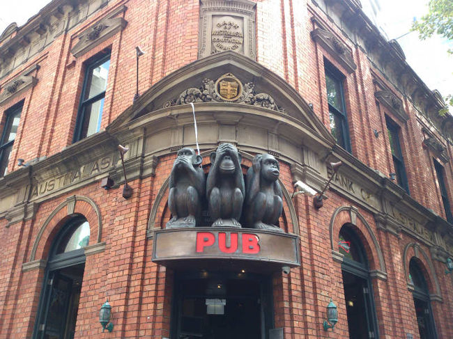 翌日からも、オペラ鑑賞以外は何も予定考えてませんでした。<br />とりあえず到着翌日もジョージストリートを散策してたら、シドニーで”見猿、言わ猿、聞か猿”を発見。