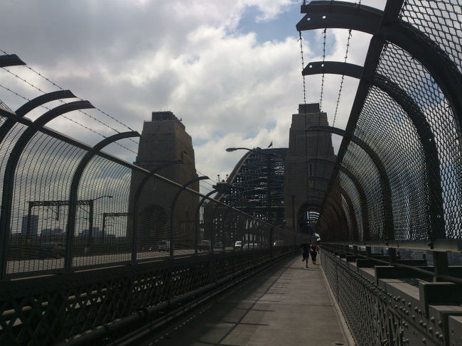 ここは歩行者専用で、ジョギングしている人も沢山居ました。