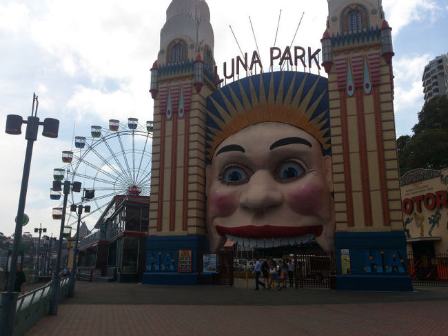 この公園の一角に、夜明かりが見えていた遊園地が有りました。