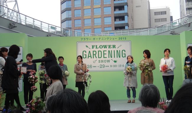 最後に、２０個のブーケをお客さんにプレゼントされました。<br /><br />楽しい時間でした。