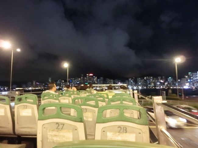 ビクトリアハーバーが見えてきた〜