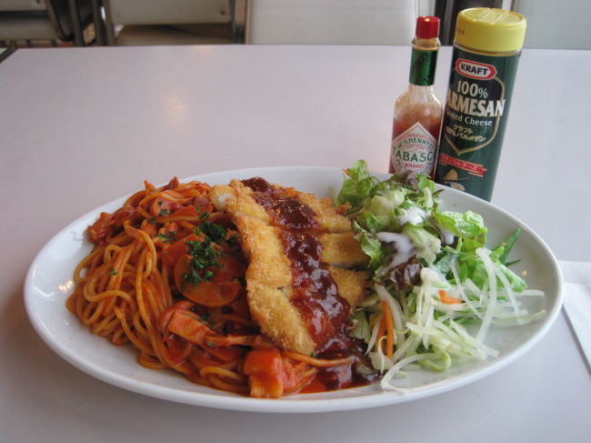 お待ちかねのナポリカツです。<br />これは６５０円の昭和価格でした。