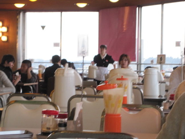 メイドさんがこっちに来そう！